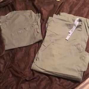 Med Couture scrub set grey. L top and bottom